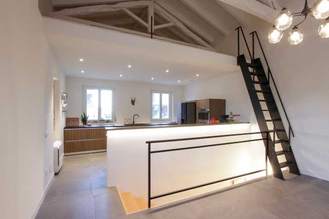 Renovación de un dúplex en San Domenico, arte de combinar historia y modernidad.